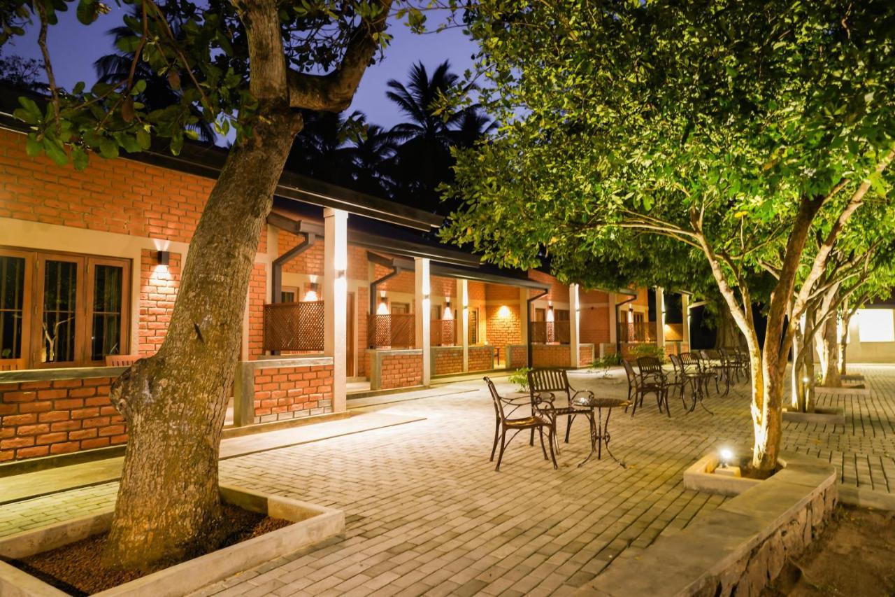 Malala Retreat Hotel Hambantota Ngoại thất bức ảnh