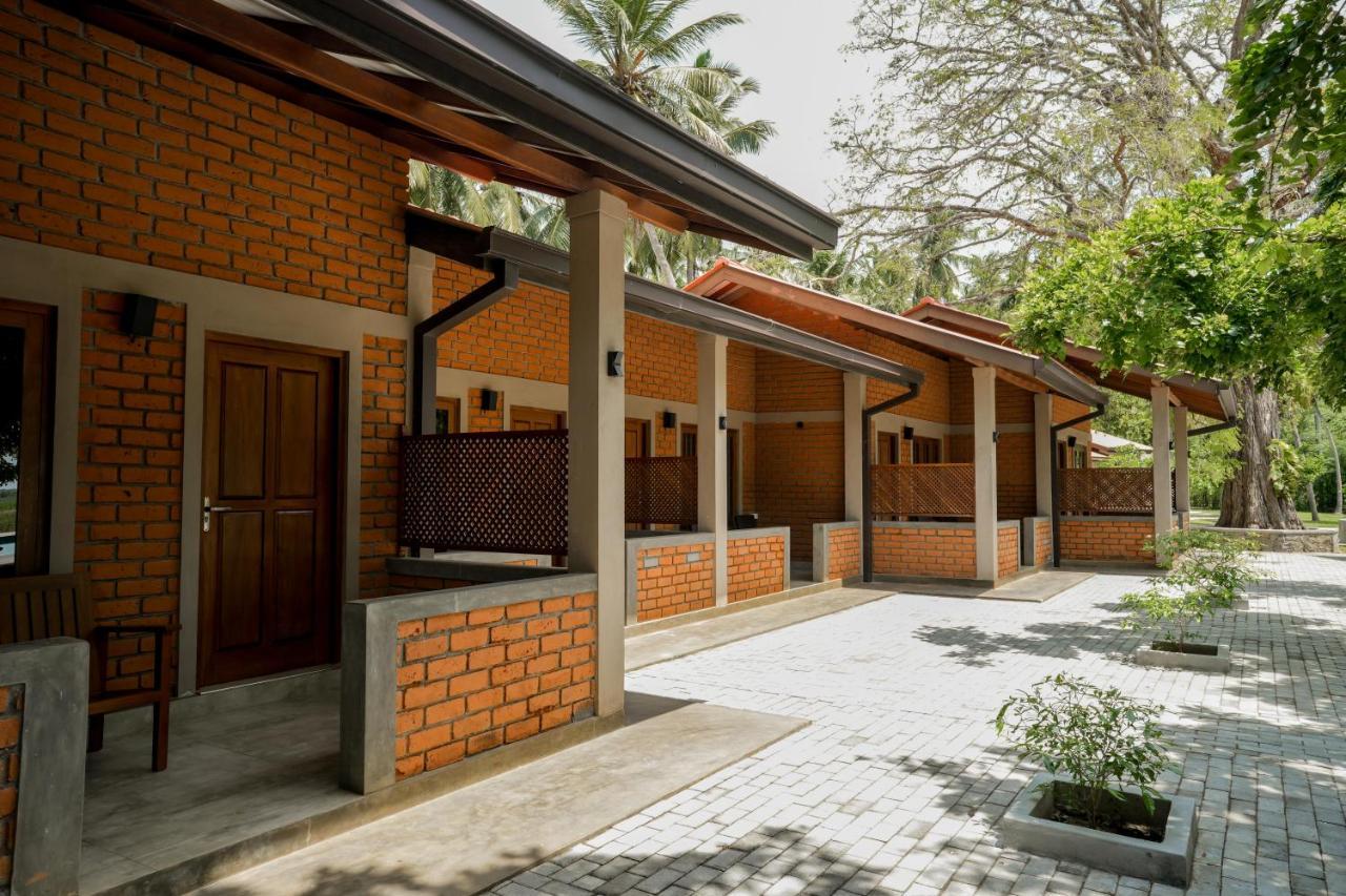 Malala Retreat Hotel Hambantota Ngoại thất bức ảnh