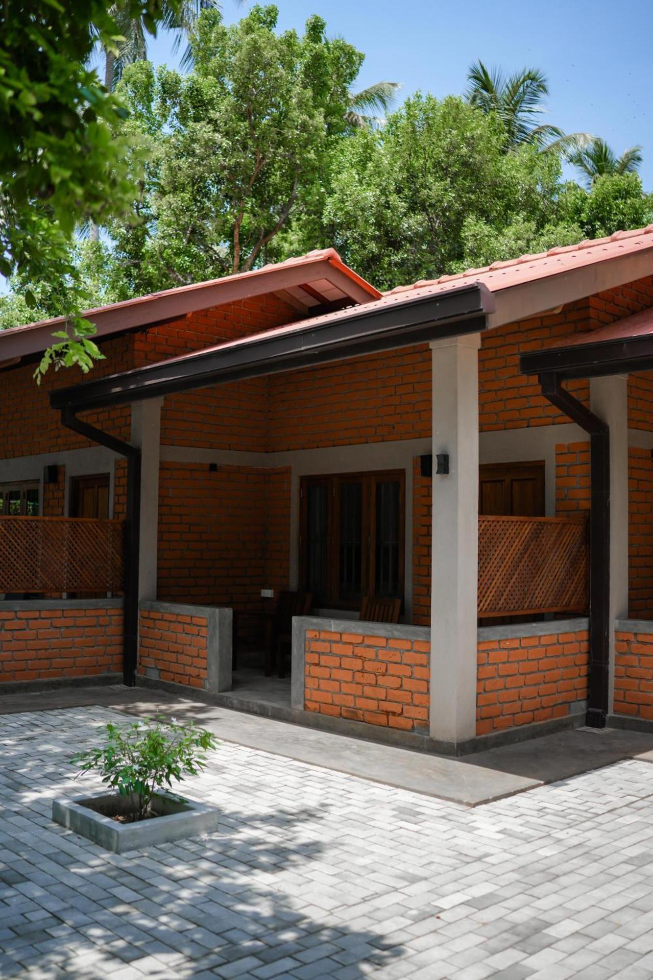 Malala Retreat Hotel Hambantota Ngoại thất bức ảnh